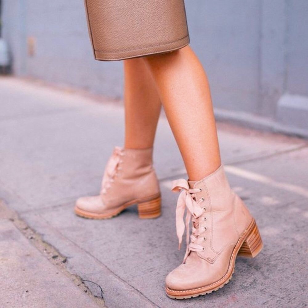 RARE Frye Sabrina 6G Lilac Pink/Cream Leather LaceUp Combat Heeled Ankle Boot - Picture 1 of 15